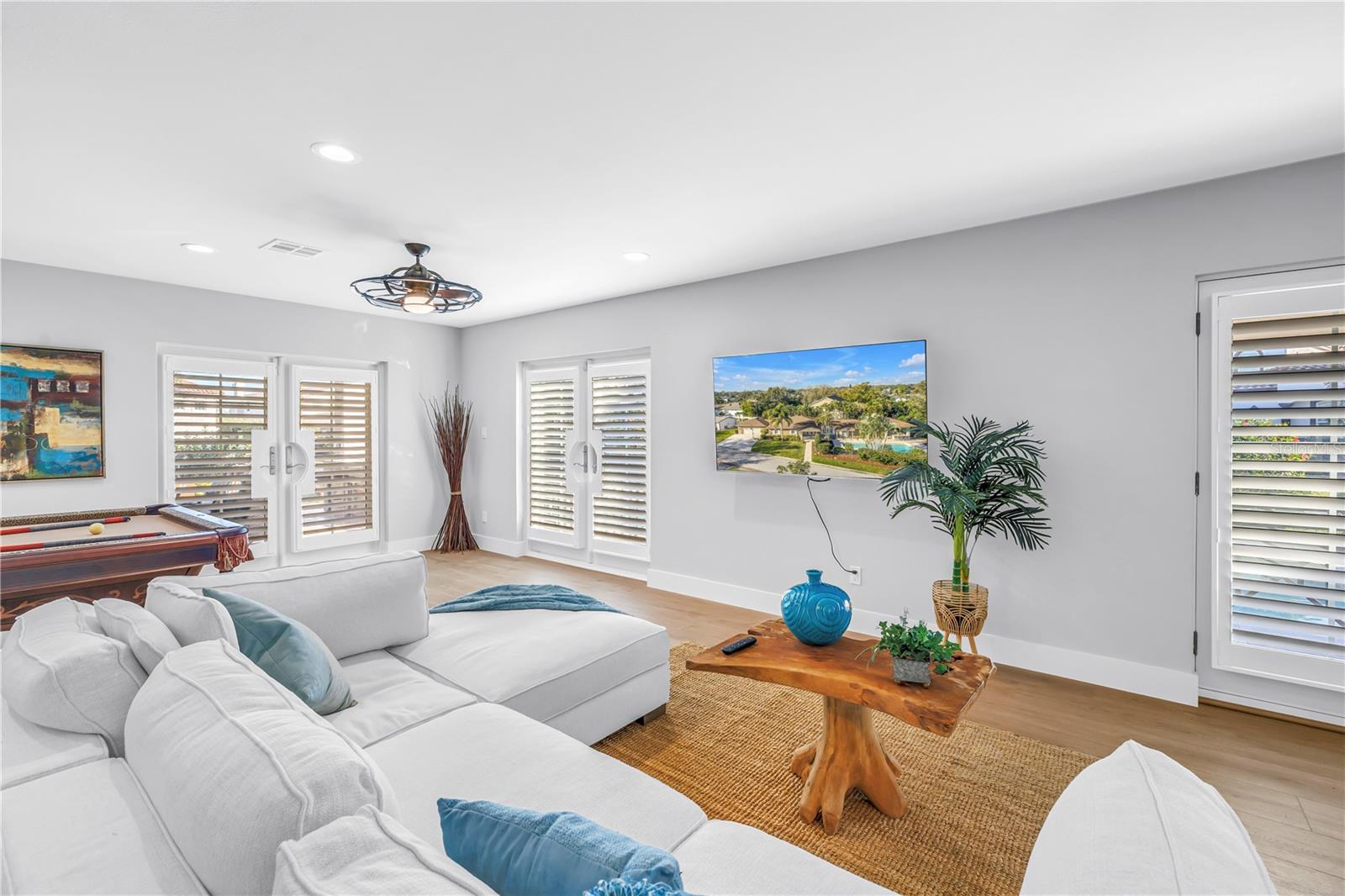 134 RIVIERA WAY NE, ST PETERSBURG, FL, 33704