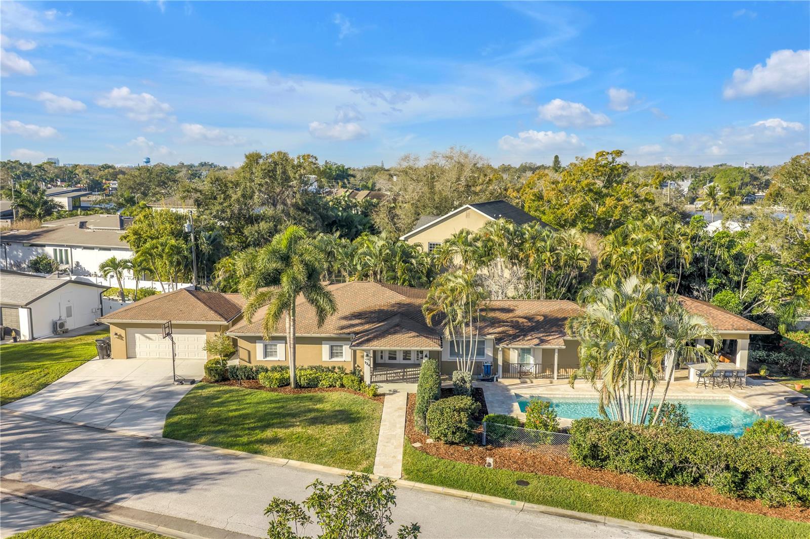 134 RIVIERA WAY NE, ST PETERSBURG, FL, 33704