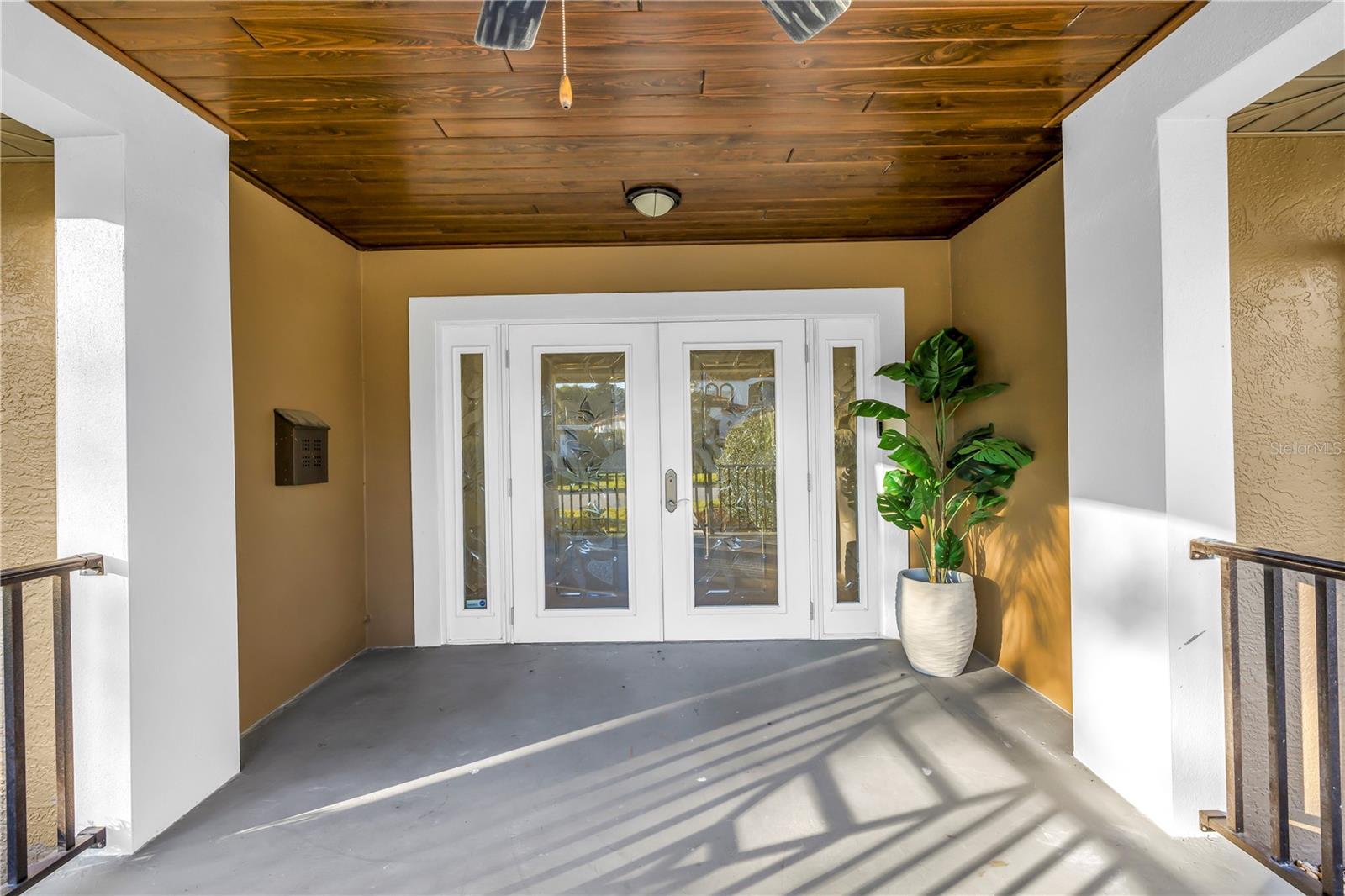 134 RIVIERA WAY NE, ST PETERSBURG, FL, 33704