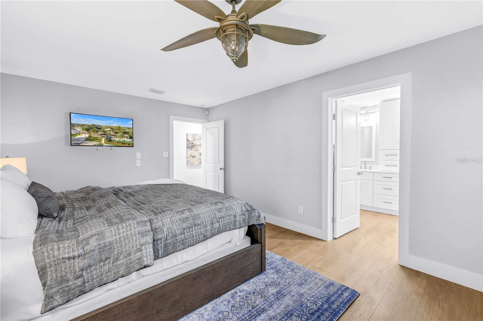 134 RIVIERA WAY NE, ST PETERSBURG, FL, 33704