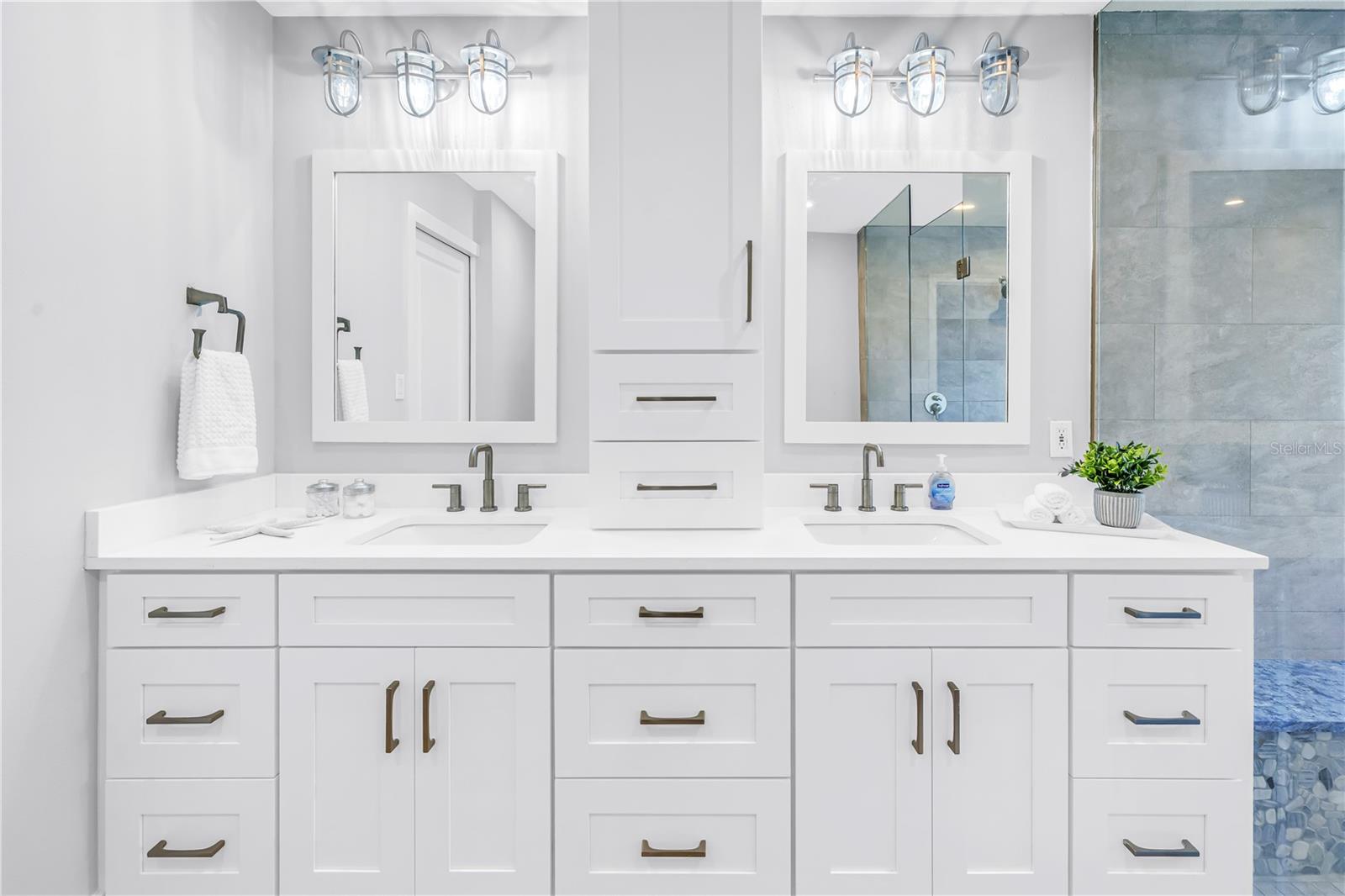 134 RIVIERA WAY NE, ST PETERSBURG, FL, 33704