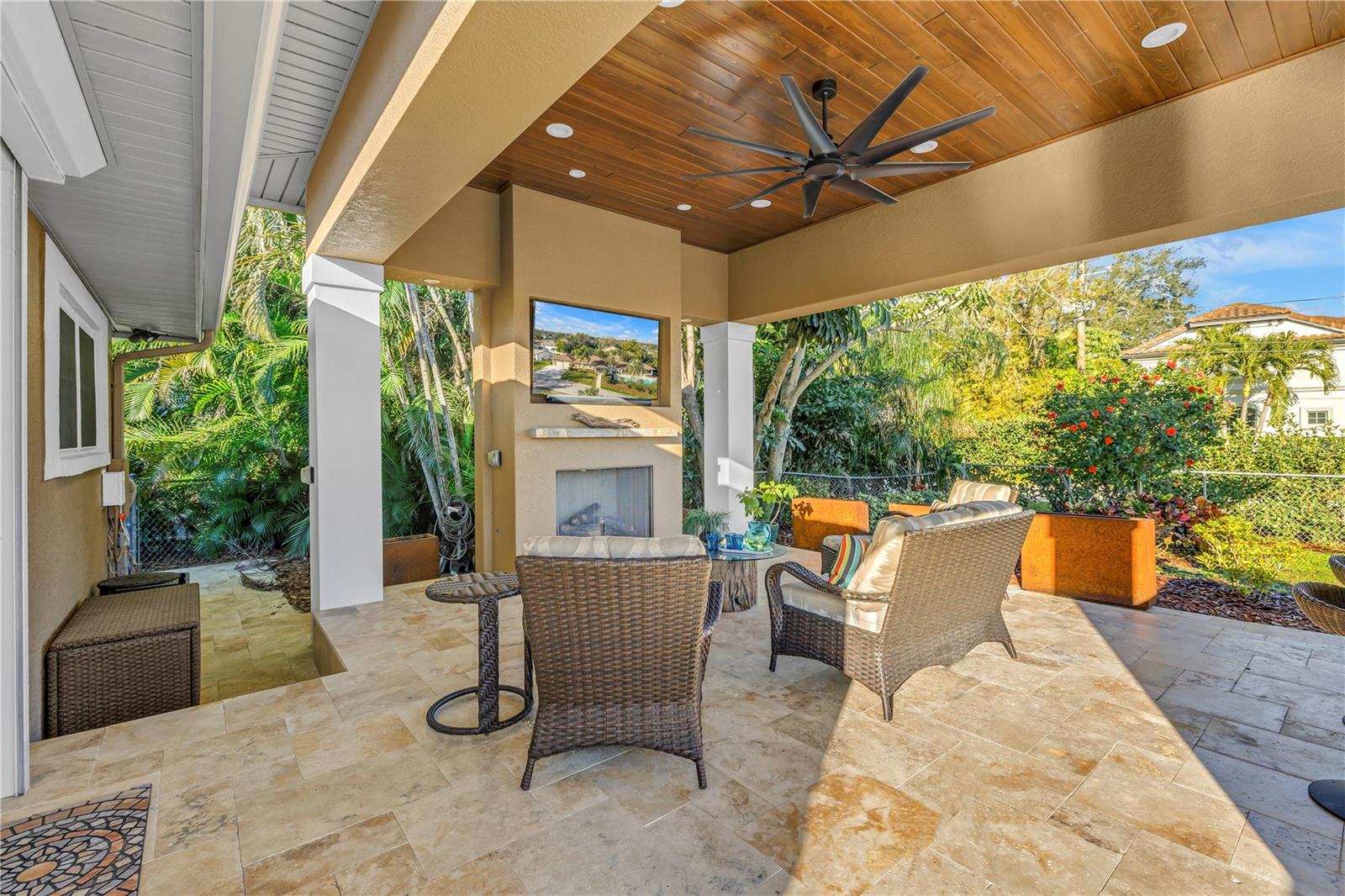 134 RIVIERA WAY NE, ST PETERSBURG, FL, 33704