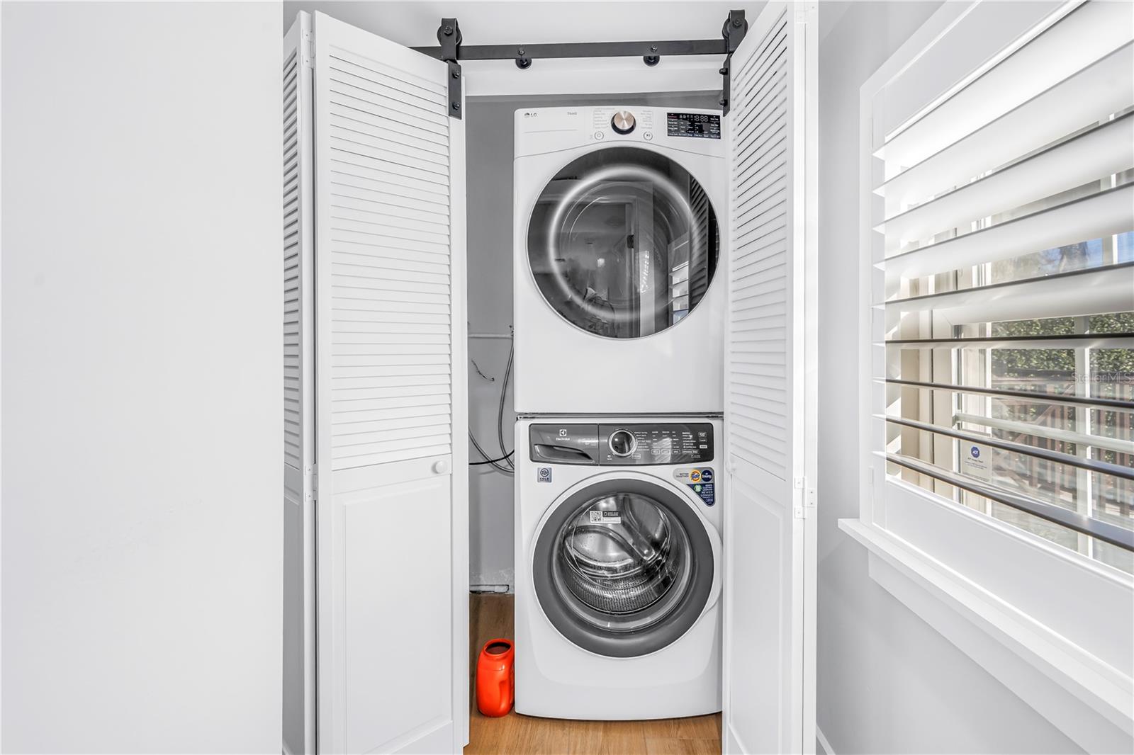 134 RIVIERA WAY NE, ST PETERSBURG, FL, 33704