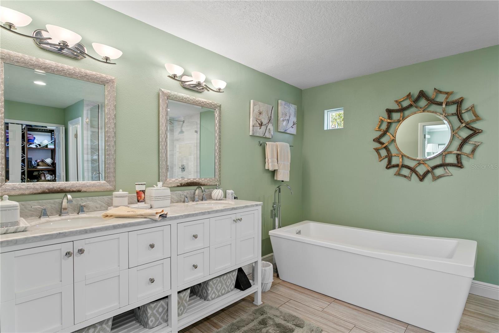 2701 W BAY AVE, TAMPA, FL, 33611