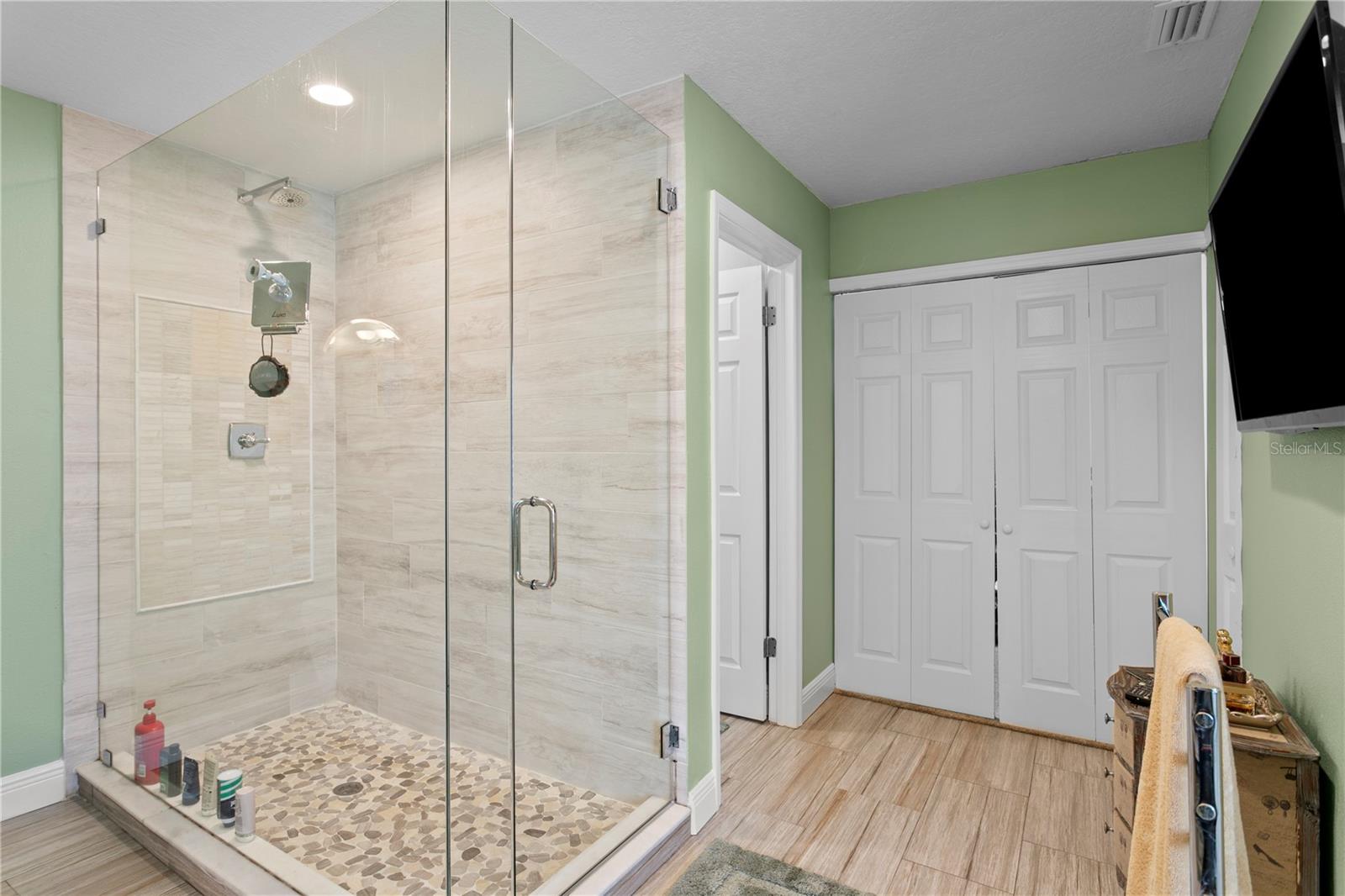 2701 W BAY AVE, TAMPA, FL, 33611