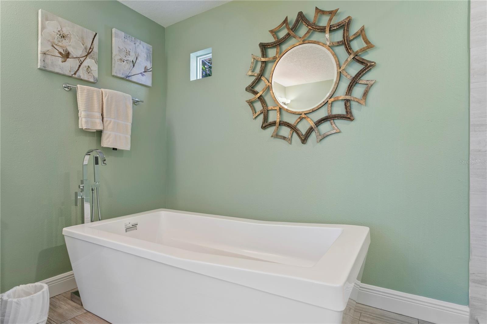 2701 W BAY AVE, TAMPA, FL, 33611