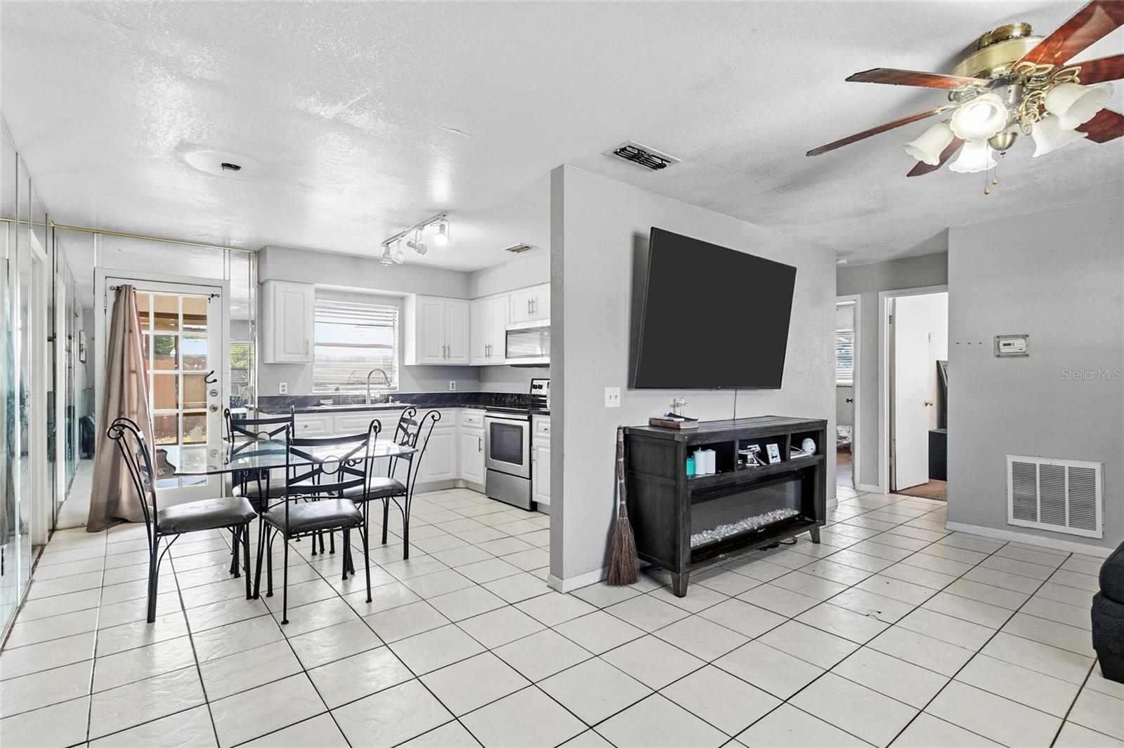 230 ROOSEVELT SQ, OVIEDO, FL, 32765