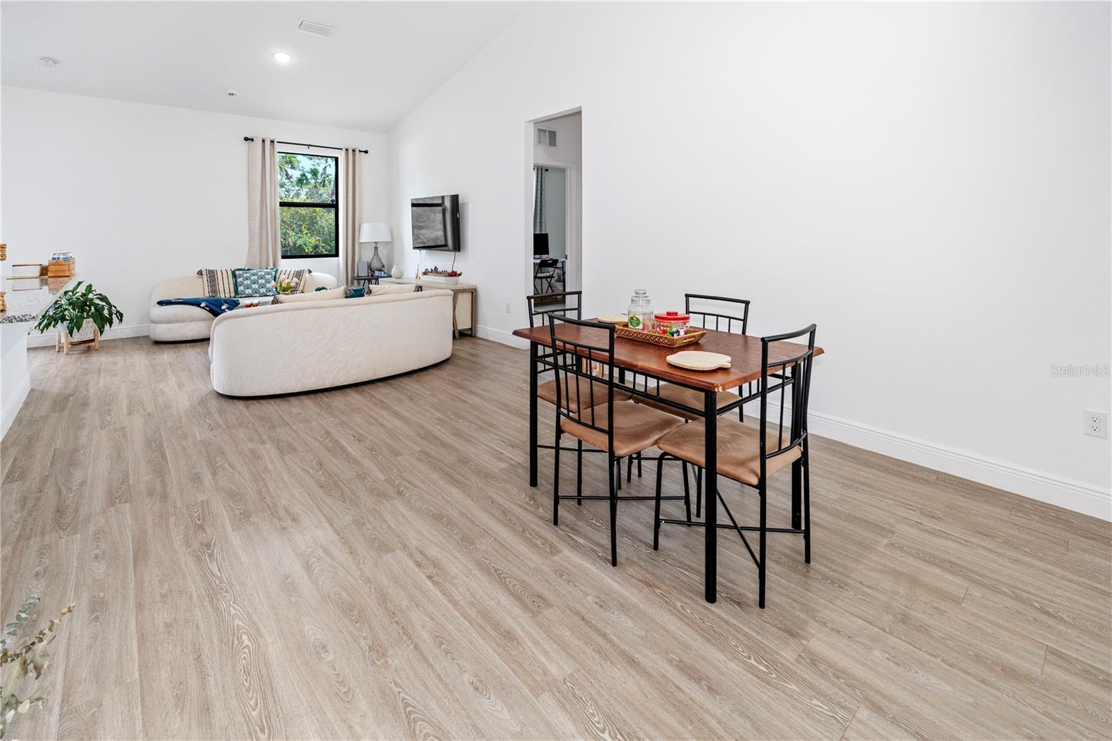 8031 SANDY CIR, LABELLE, FL, 33935