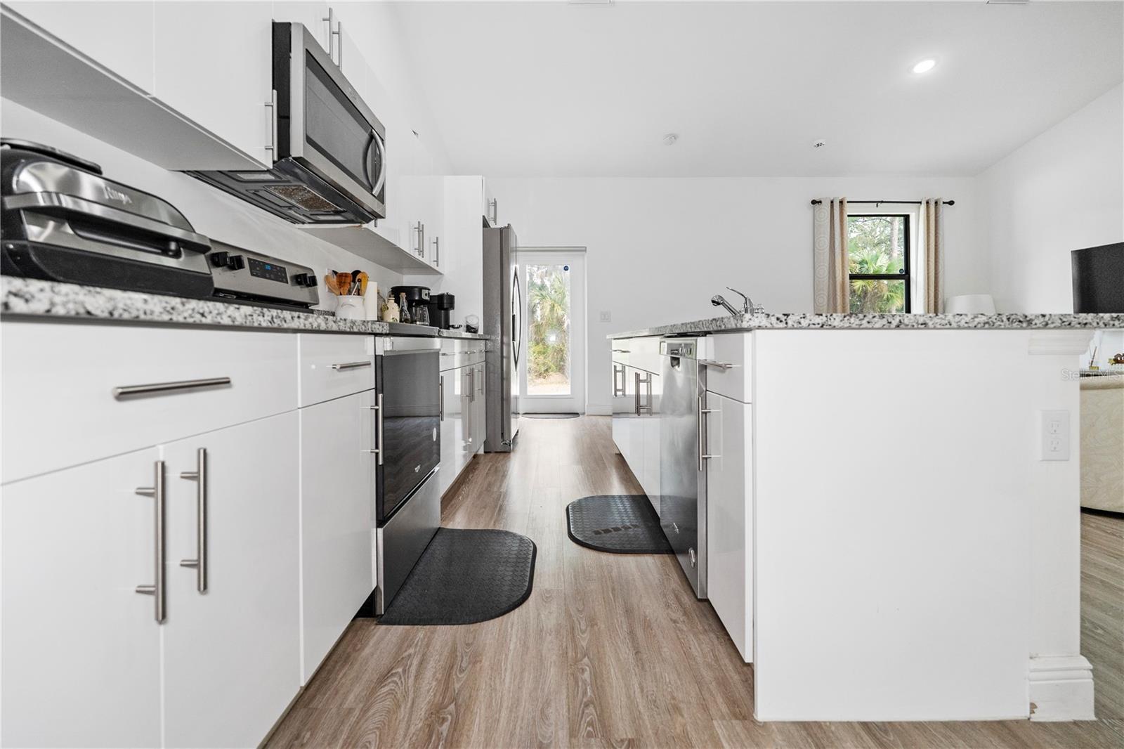 8031 SANDY CIR, LABELLE, FL, 33935