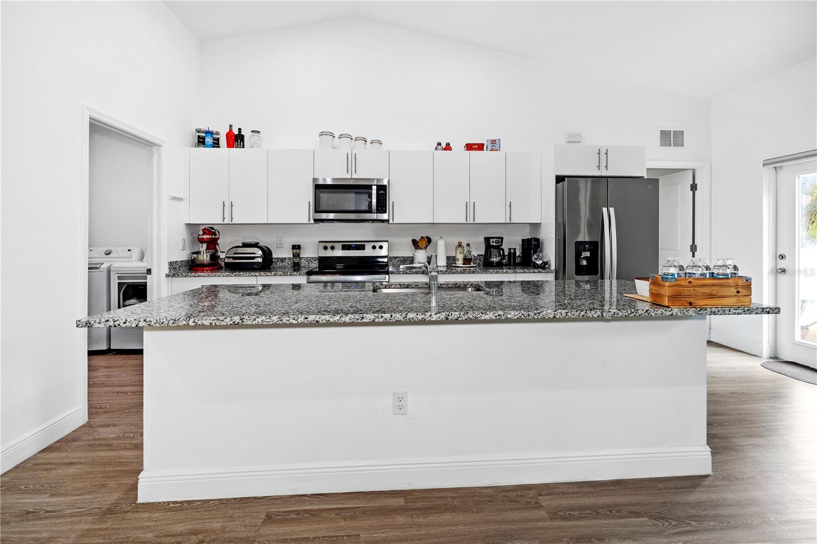 8031 SANDY CIR, LABELLE, FL, 33935