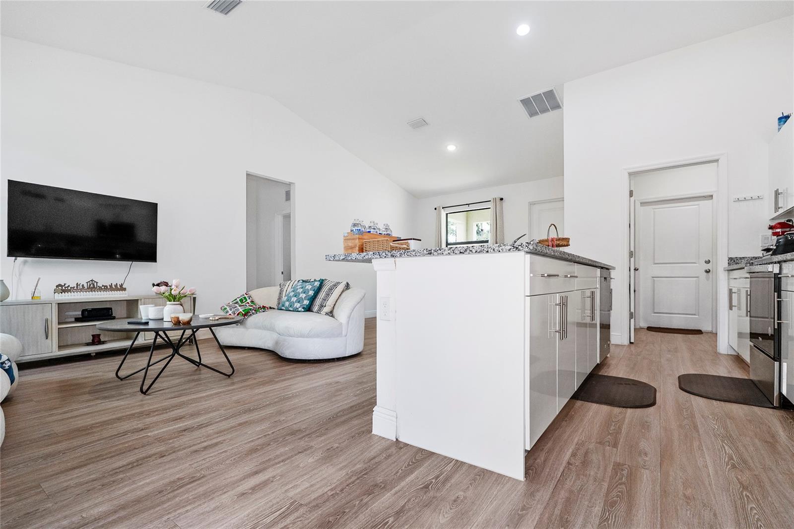 8031 SANDY CIR, LABELLE, FL, 33935