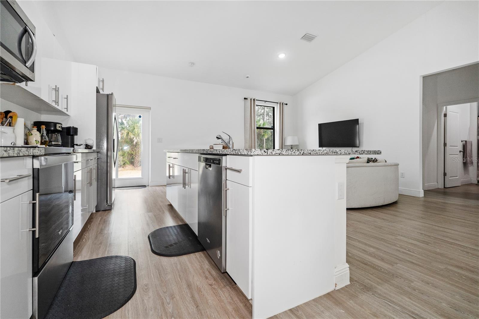 8031 SANDY CIR, LABELLE, FL, 33935