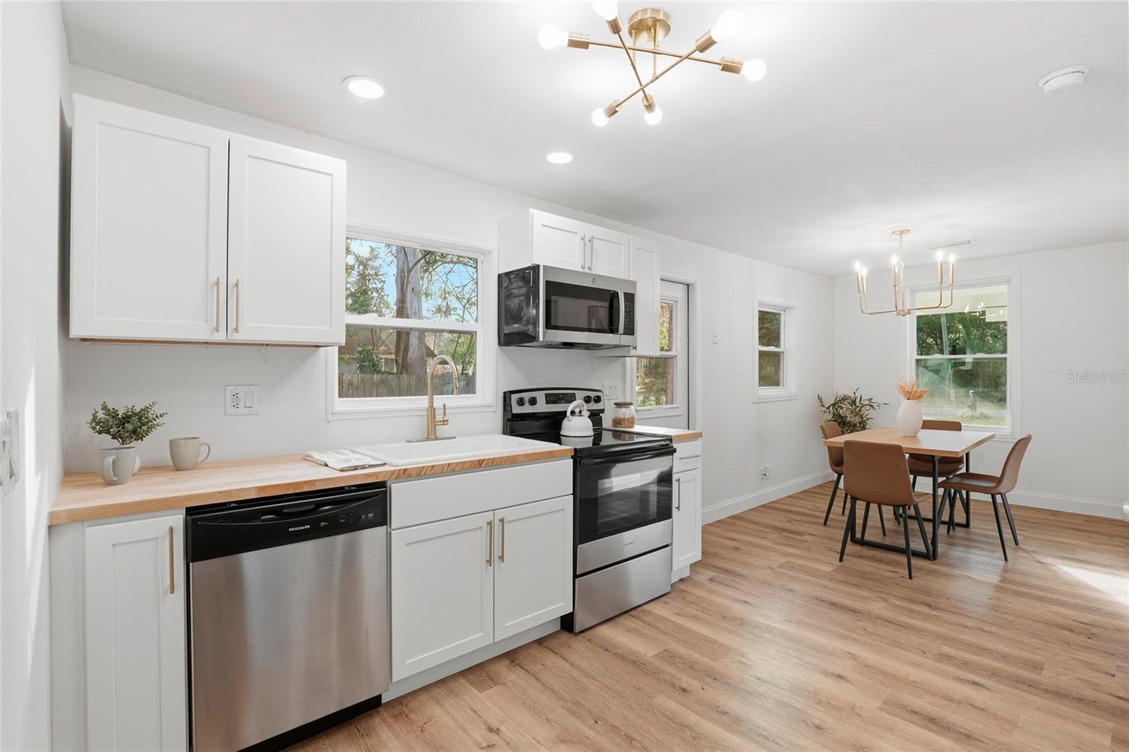 425 SE 2ND ST, WILLISTON, FL, 32696