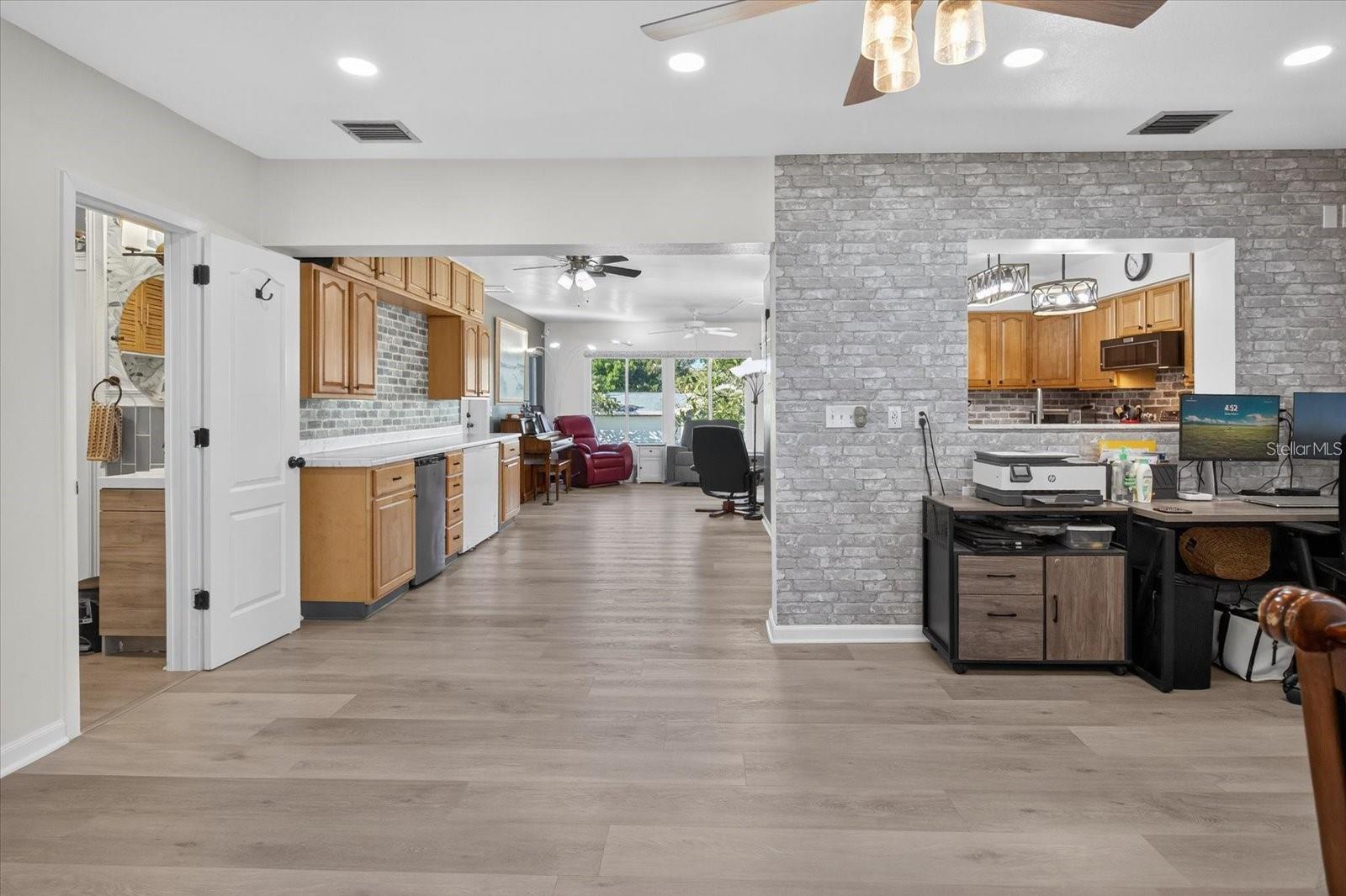 1241 S LAKE DR, CLEARWATER, FL, 33756