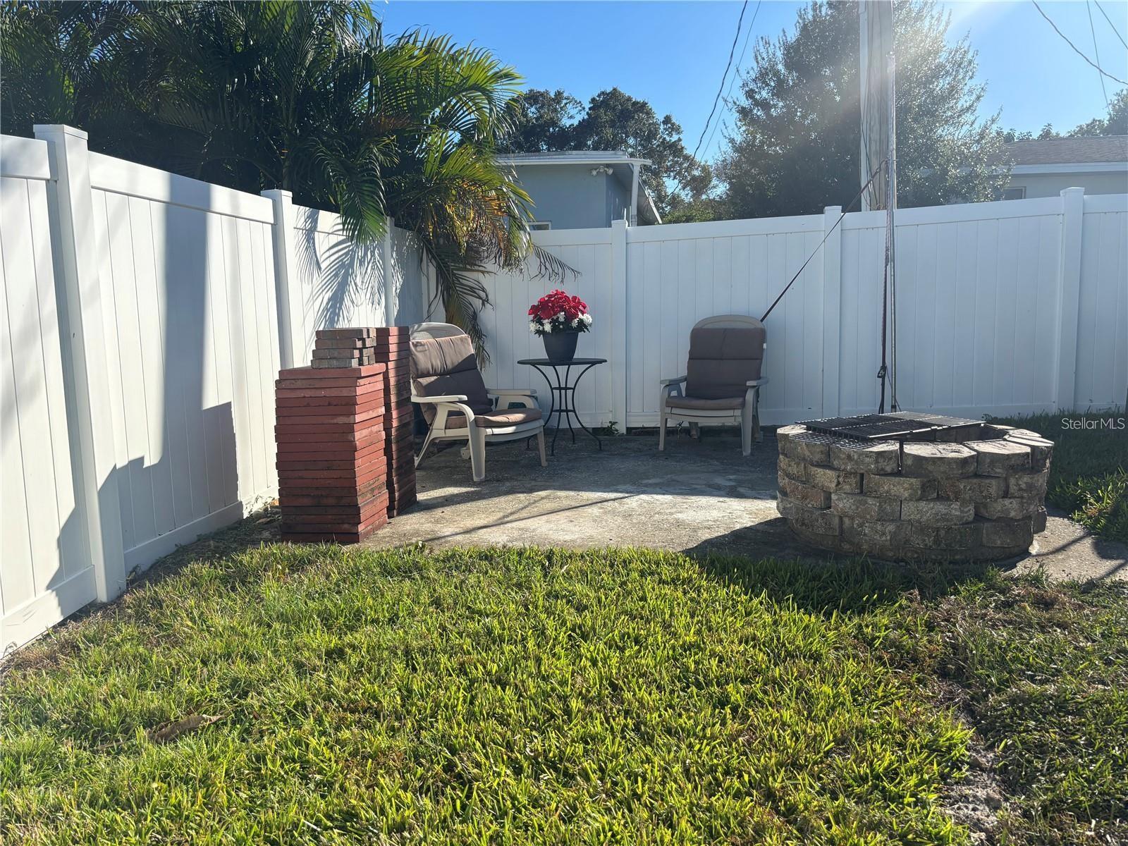 1241 S LAKE DR, CLEARWATER, FL, 33756