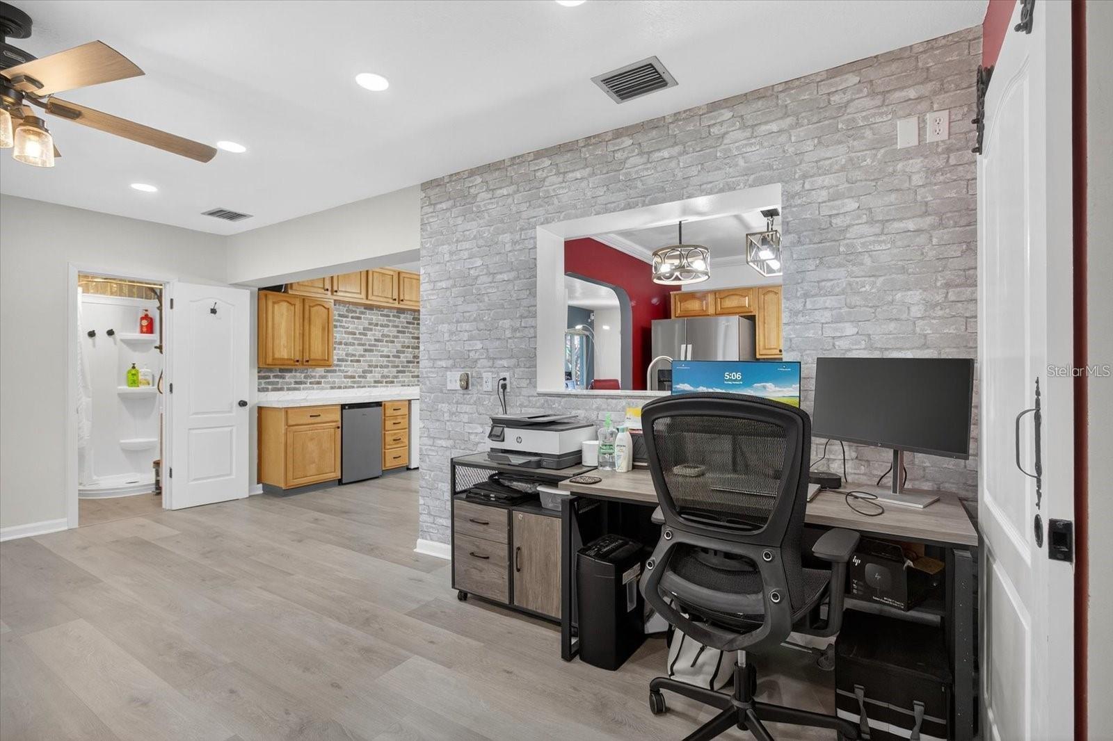 1241 S LAKE DR, CLEARWATER, FL, 33756