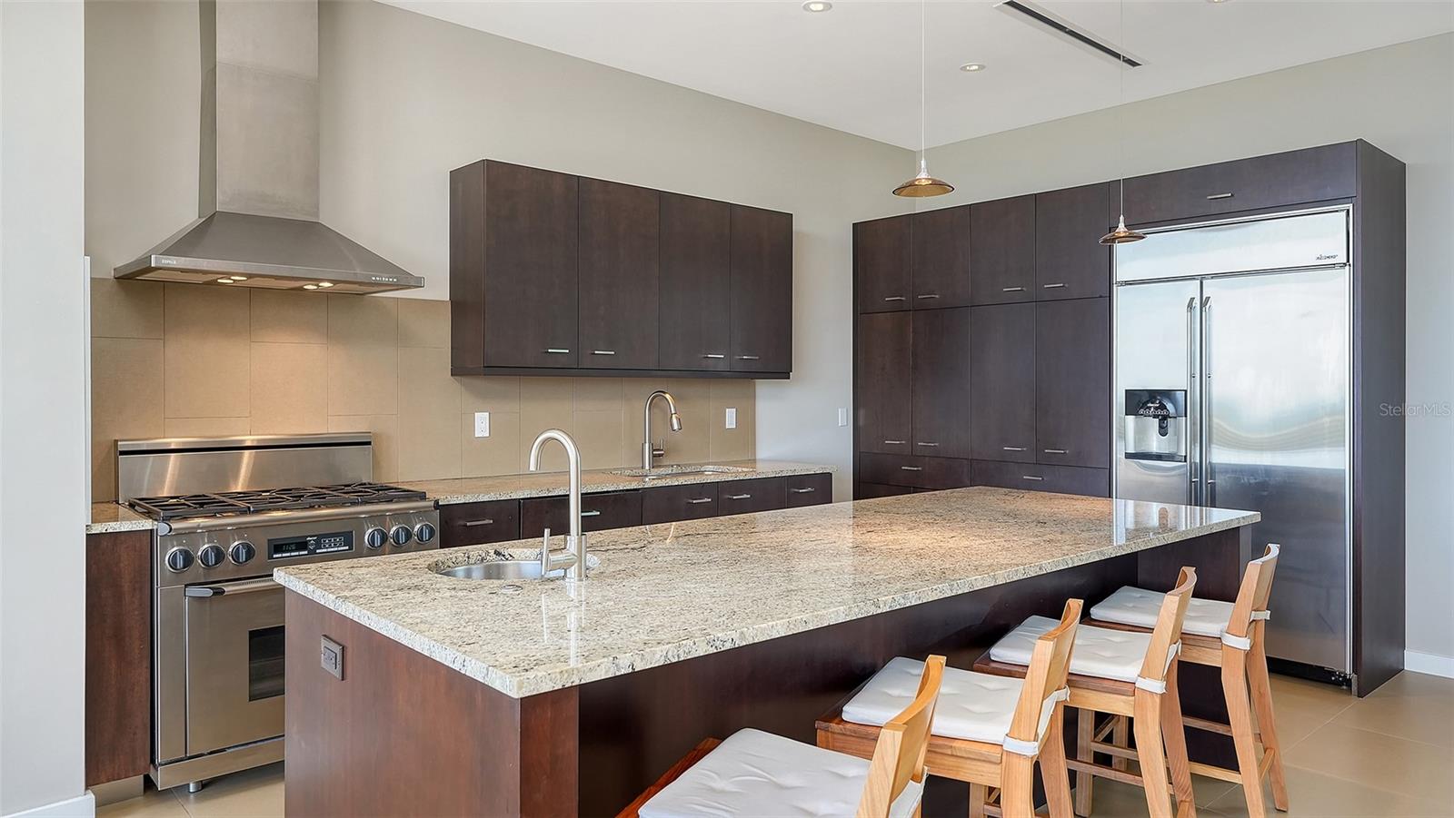 A4680584 Property Photo