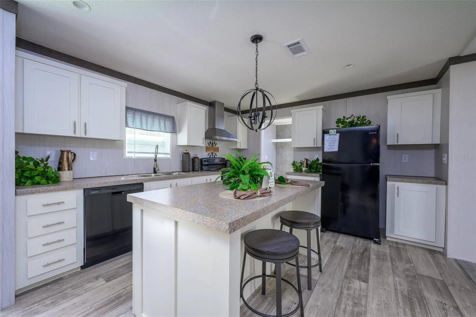 1041 NE COUNTY ROAD 125, LAWTEY, FL, 32058