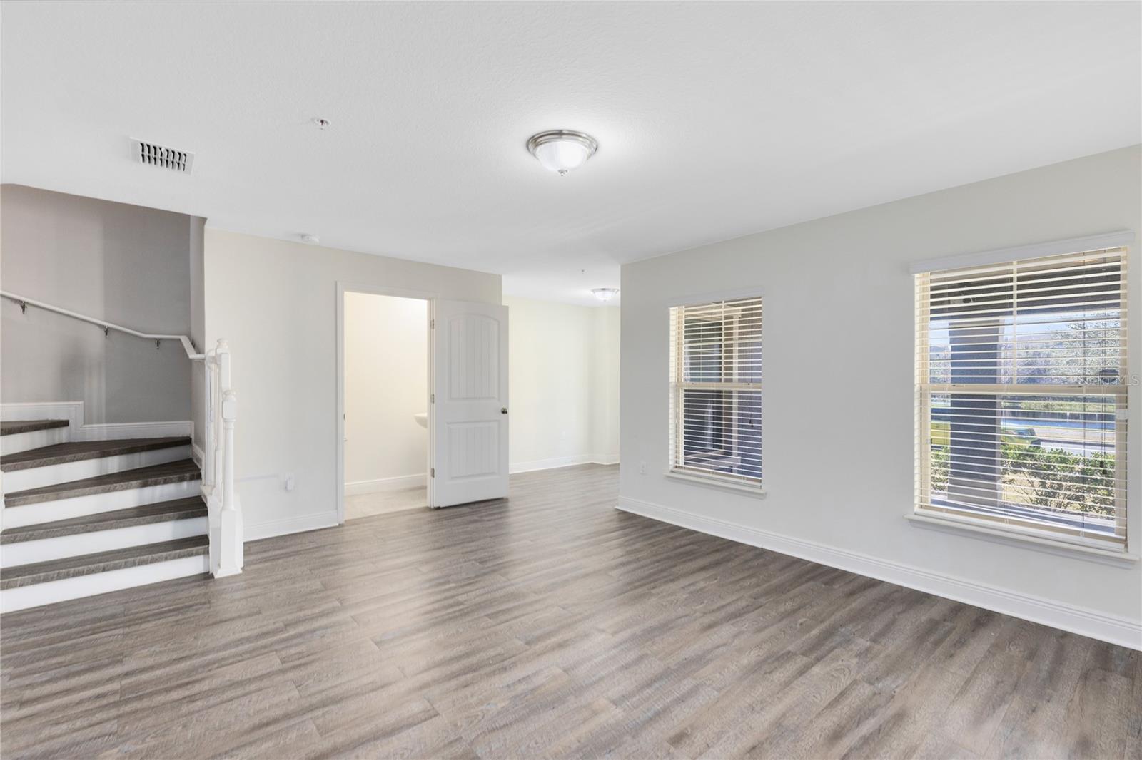 10033 TOWN LAKE DR, ORLANDO, FL, 32832