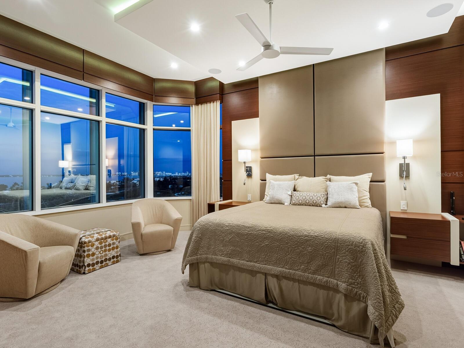 655 LONGBOAT CLUB RD #1PH, LONGBOAT KEY, FL, 34228