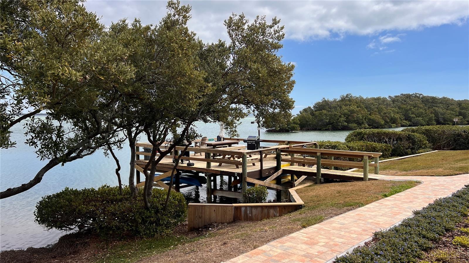 Pier & picnic grilling station