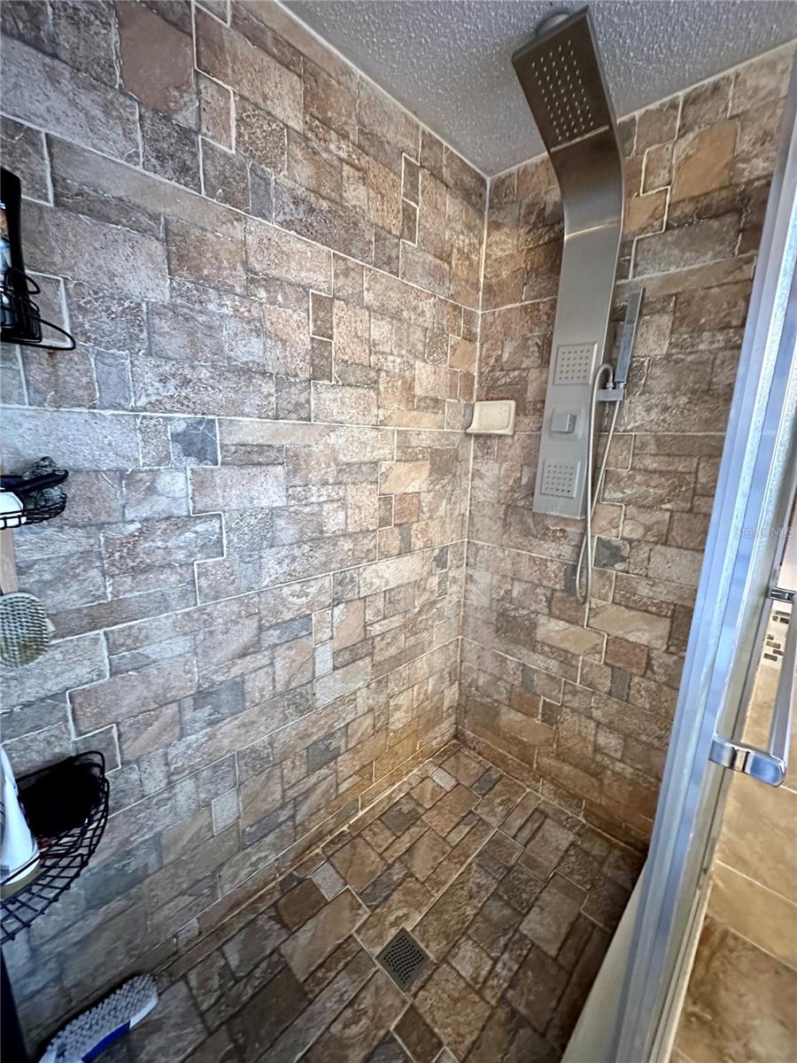 8834 WHISPERING OAKS TRL, NEW PORT RICHEY, FL, 34654