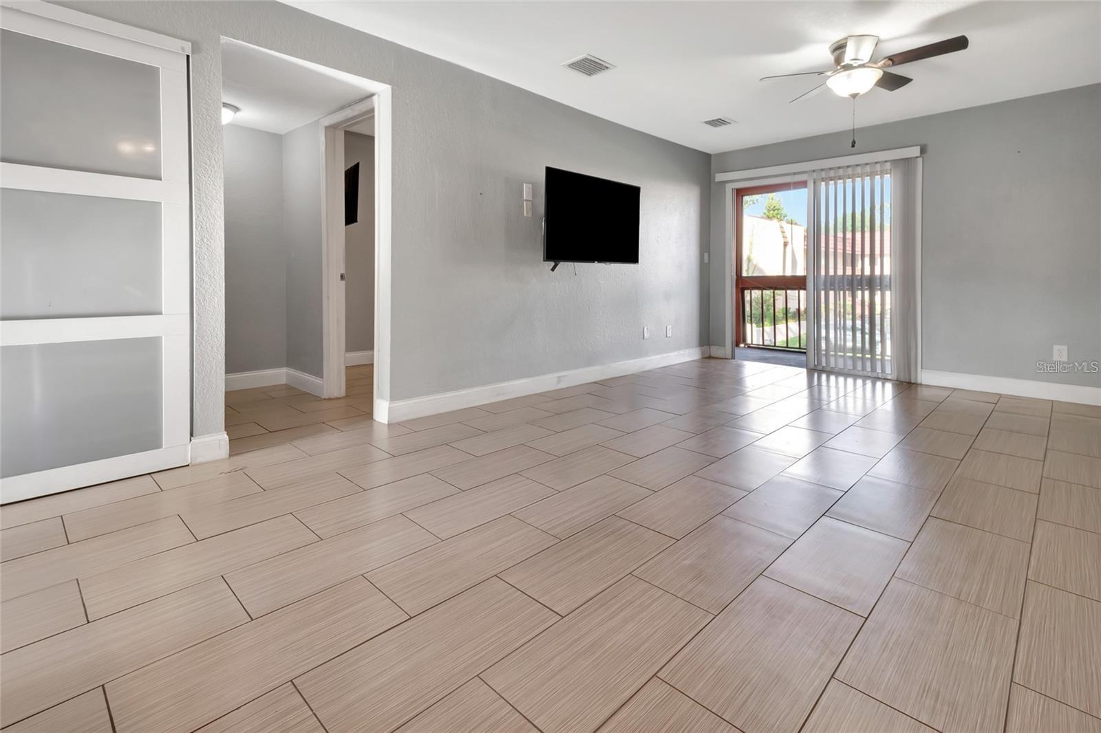 2860 N POWERS DR #10, ORLANDO, FL, 32818