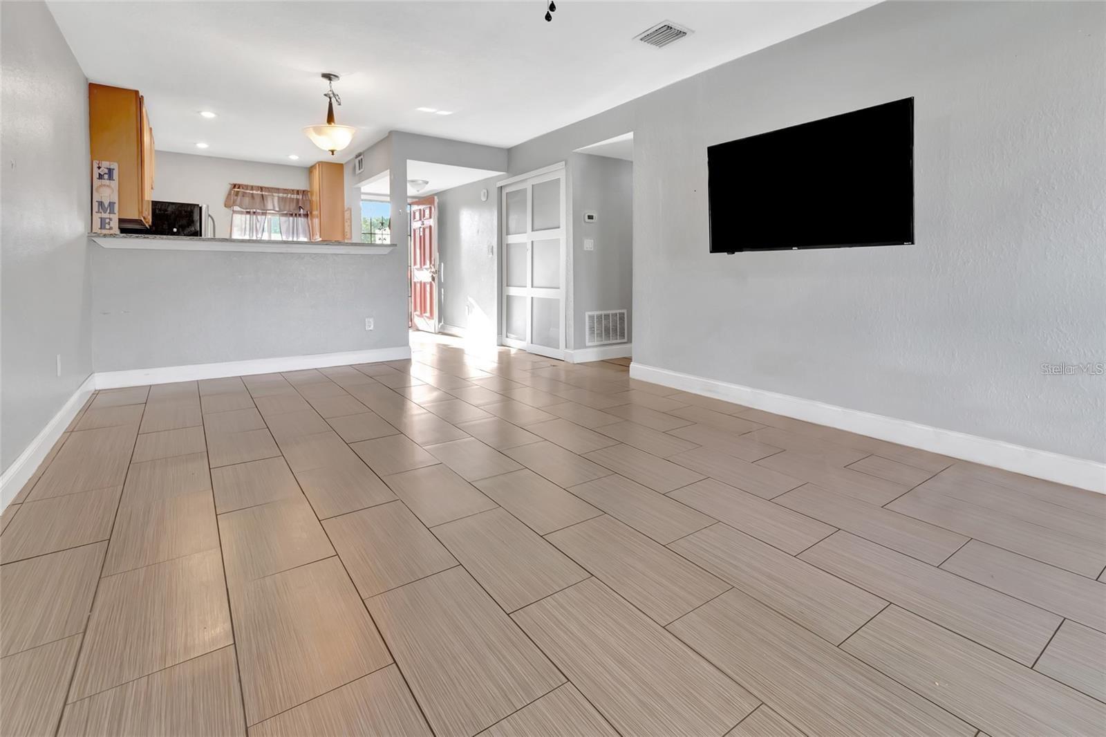 2860 N POWERS DR #10, ORLANDO, FL, 32818