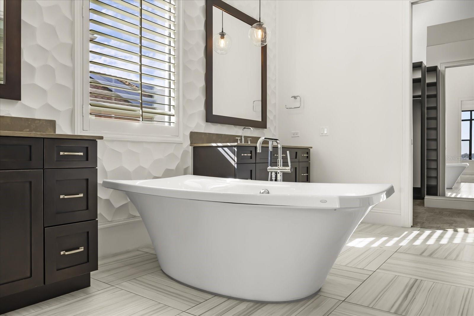 O6378446 Property Photo