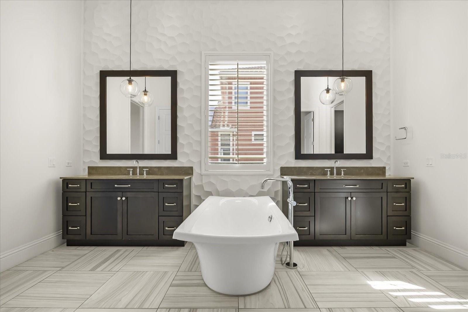 O6378446 Property Photo