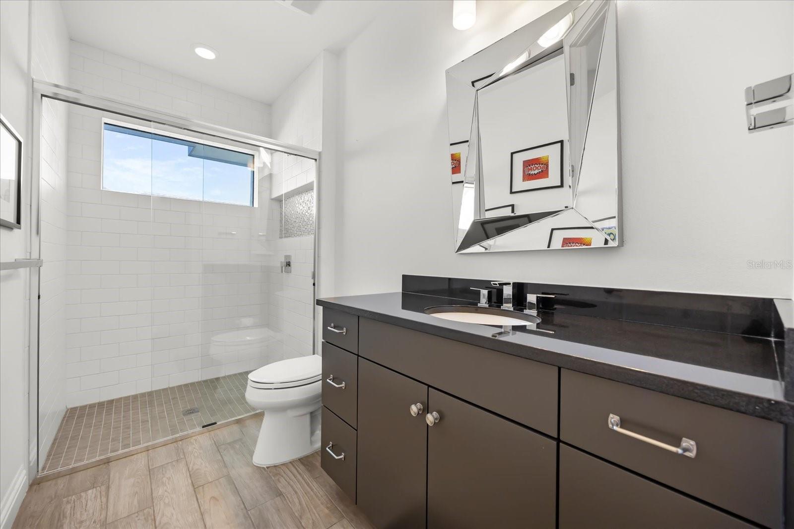 O6378446 Property Photo