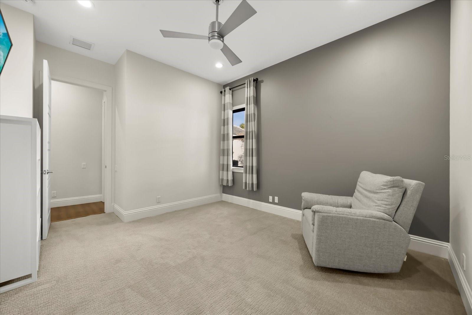 O6378446 Property Photo