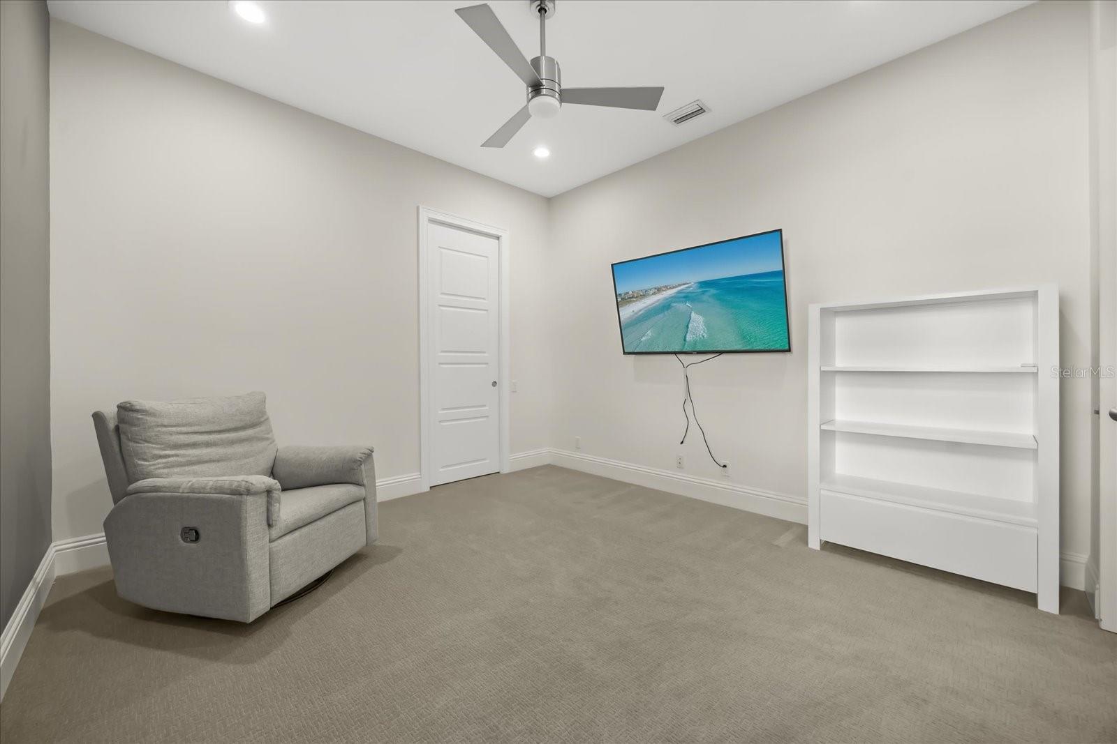 O6378446 Property Photo