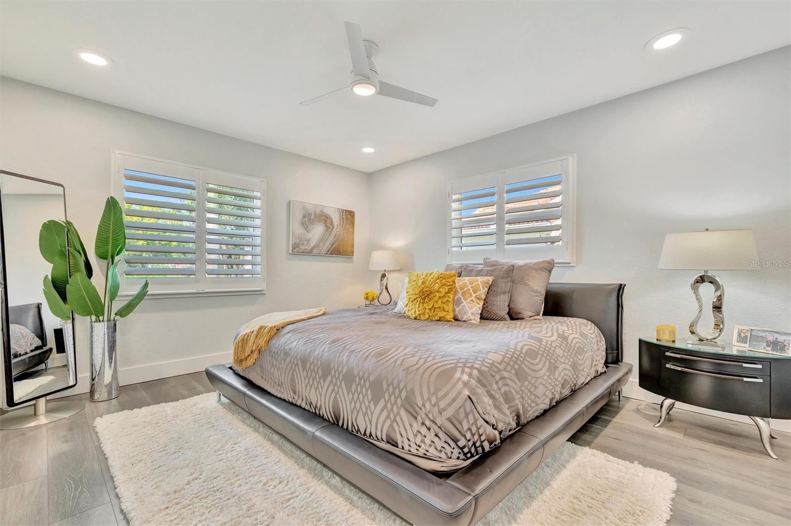 1901 KANSAS AVE NE, ST PETERSBURG, FL, 33703