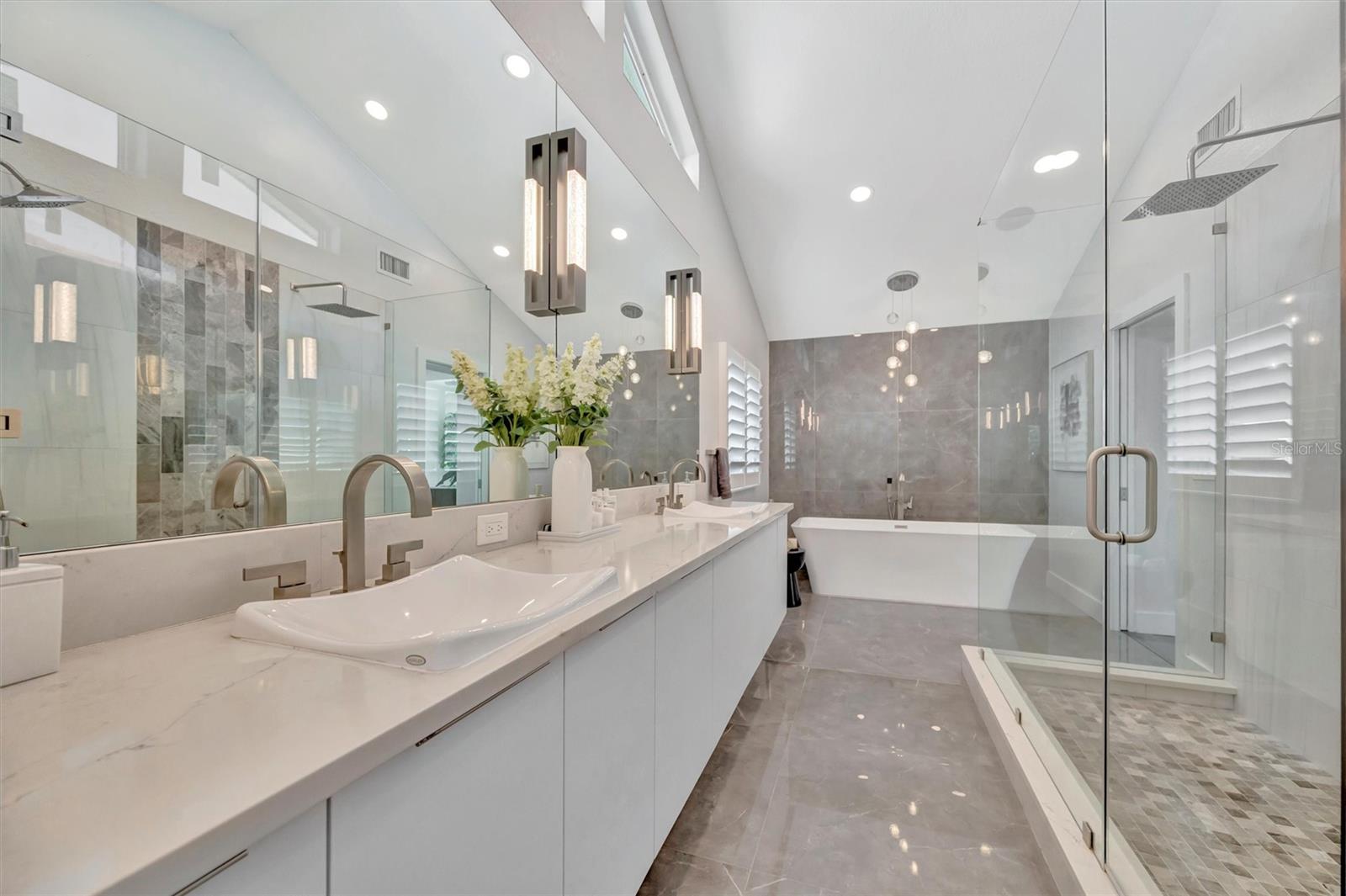 1901 KANSAS AVE NE, ST PETERSBURG, FL, 33703