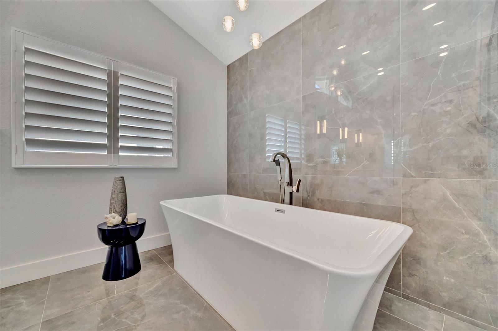 1901 KANSAS AVE NE, ST PETERSBURG, FL, 33703