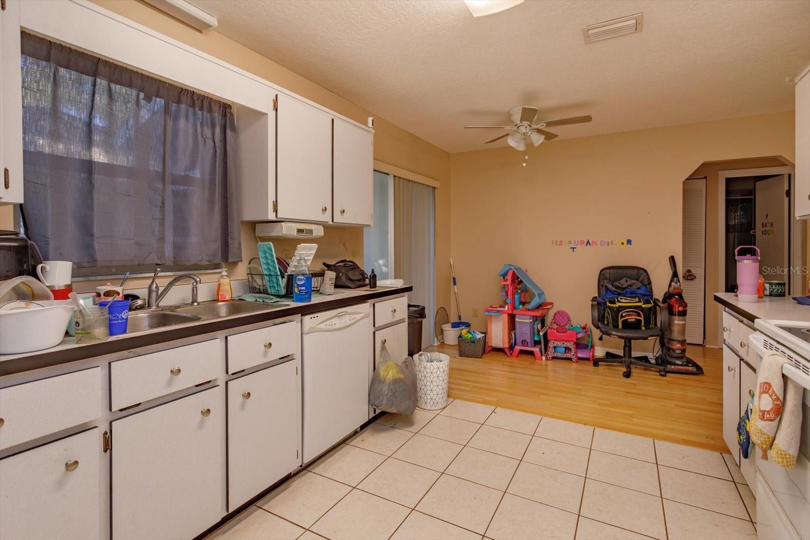 54-56 BOUGAINVILLEA DR, DEBARY, FL, 32713