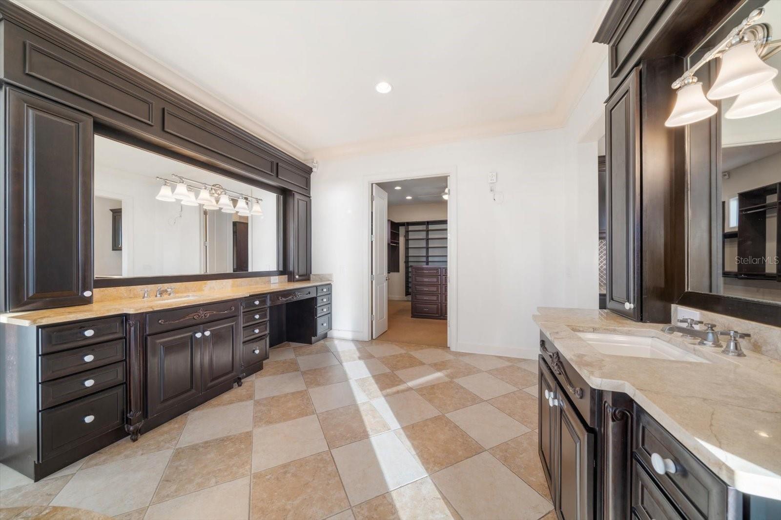 1040 ELDORADO AVE, CLEARWATER BEACH, FL, 33767