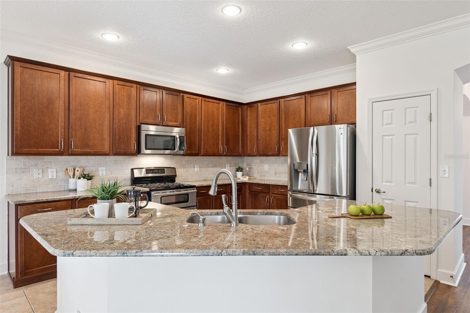 102 AVENHAM DRIVE, DELAND, FL, 32724