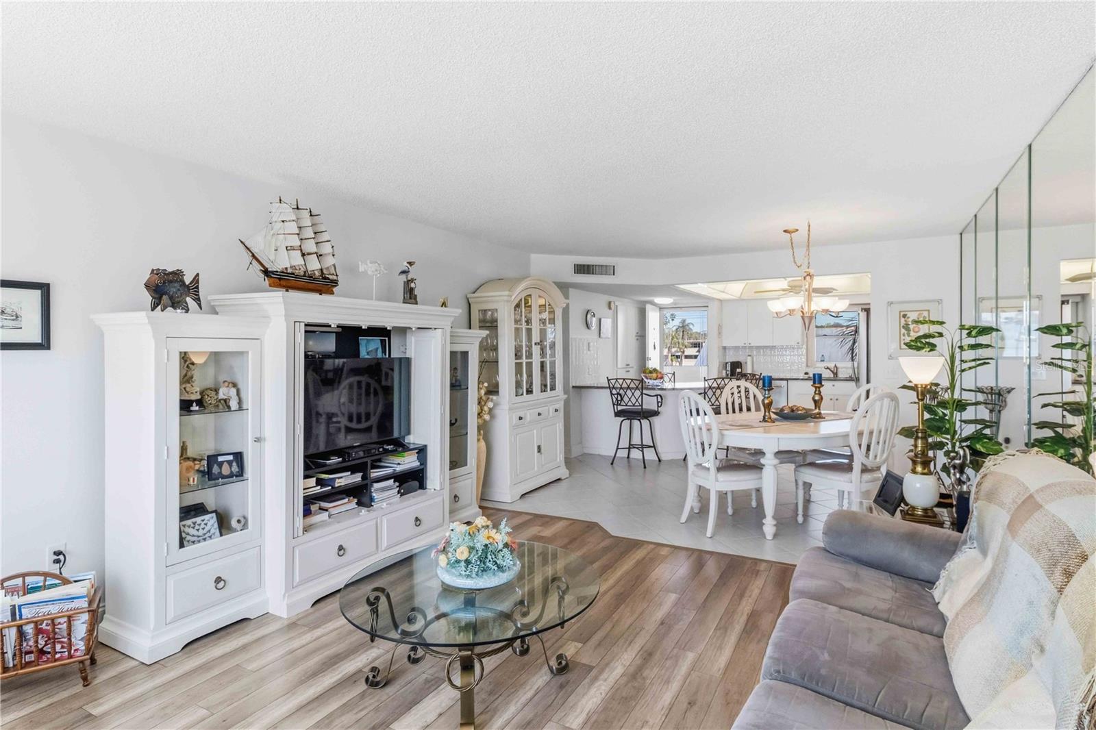 4550 COVE CIR #303, ST PETERSBURG, FL, 33708