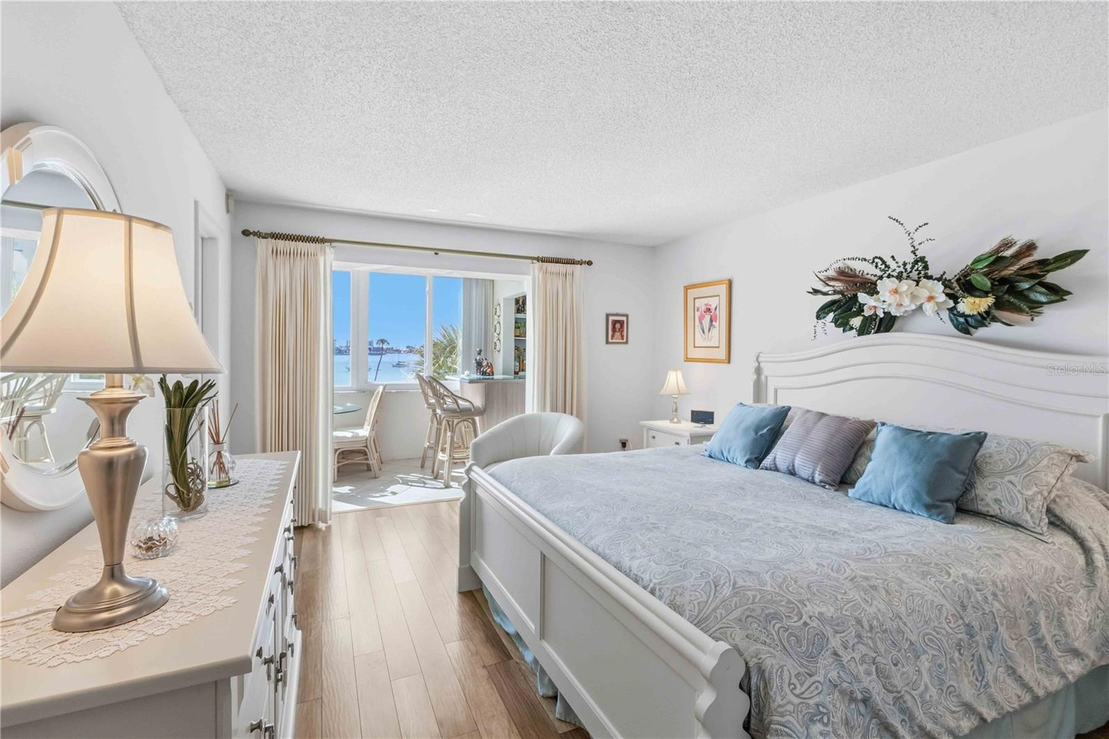 4550 COVE CIR #303, ST PETERSBURG, FL, 33708