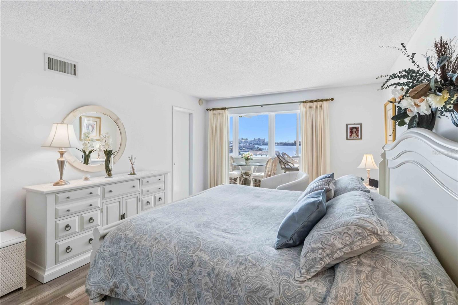 4550 COVE CIR #303, ST PETERSBURG, FL, 33708