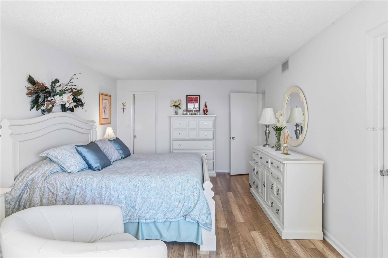 4550 COVE CIR #303, ST PETERSBURG, FL, 33708