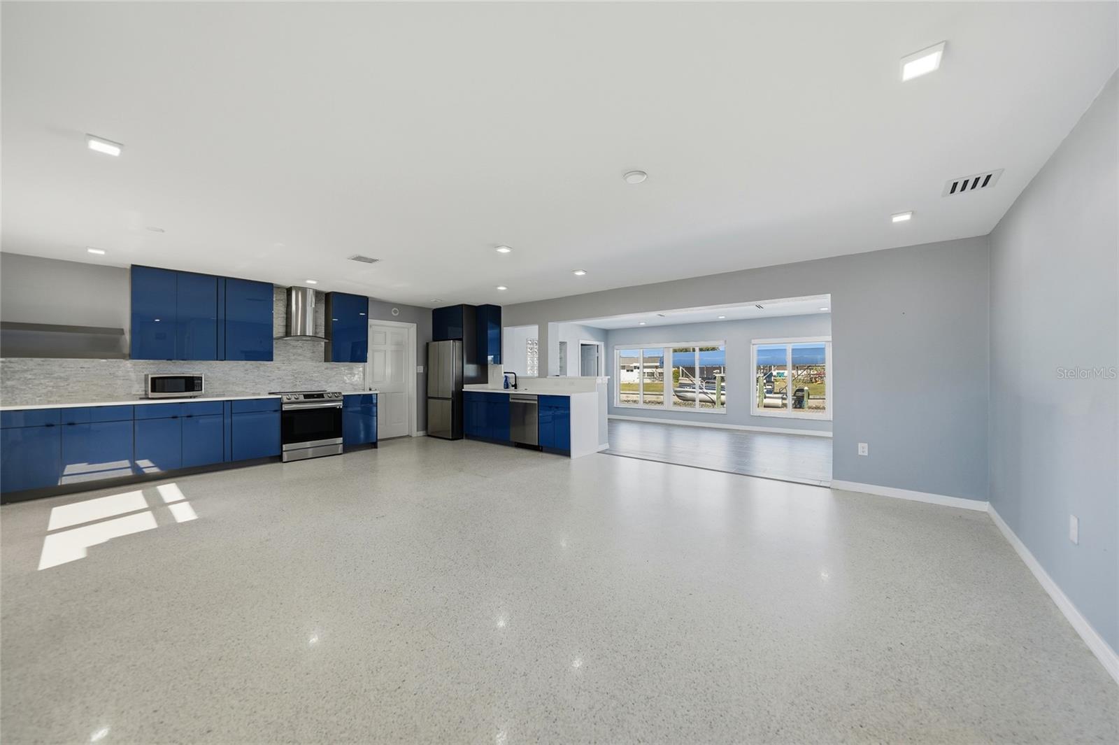 21398 EDGEWATER DR, PORT CHARLOTTE, FL, 33952