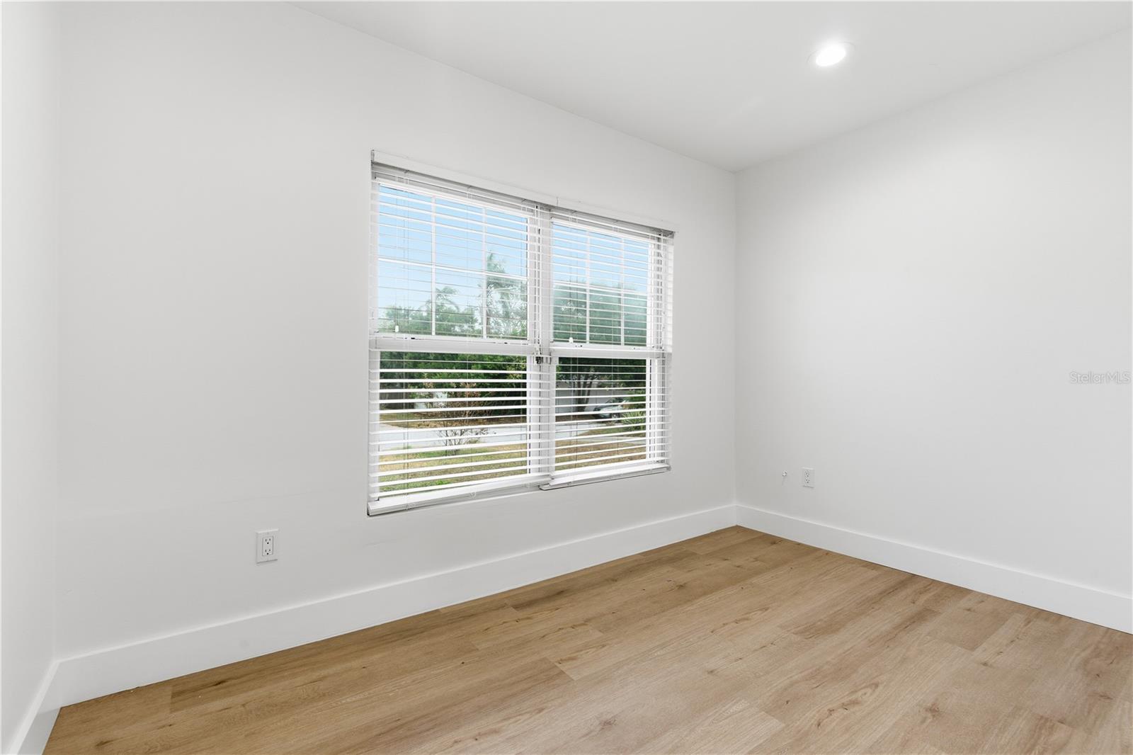 327 SUNNY LN, BELLEAIR, FL, 33756