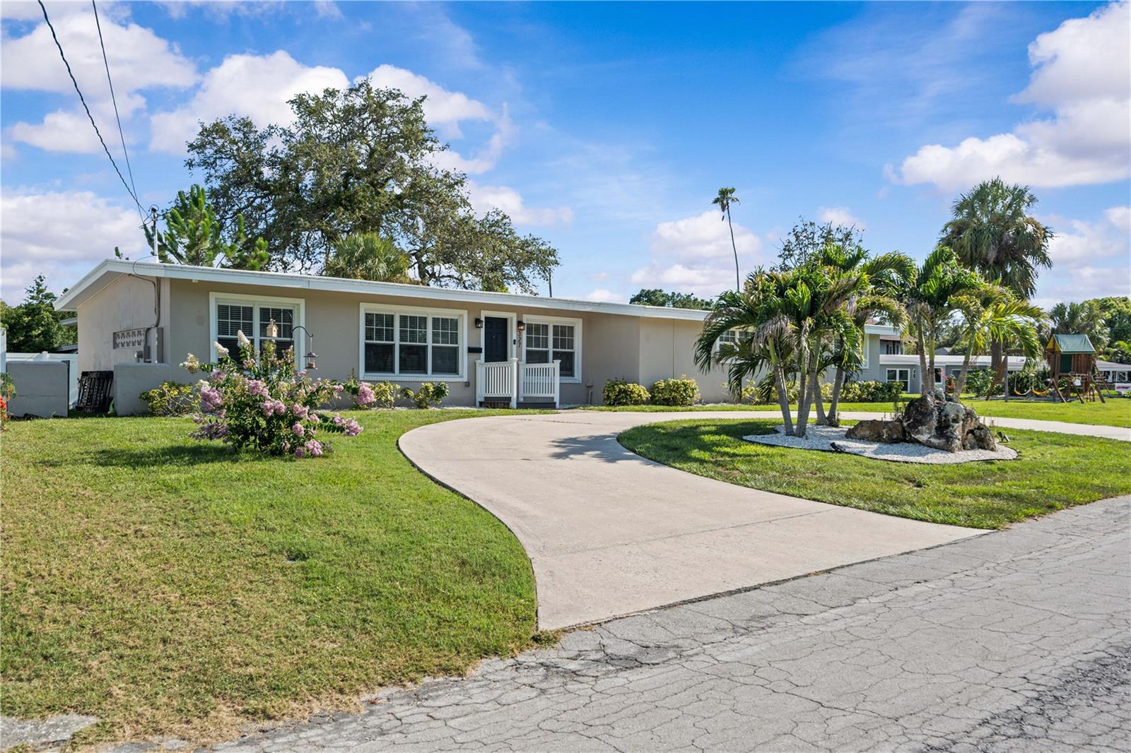327 SUNNY LN, BELLEAIR, FL, 33756