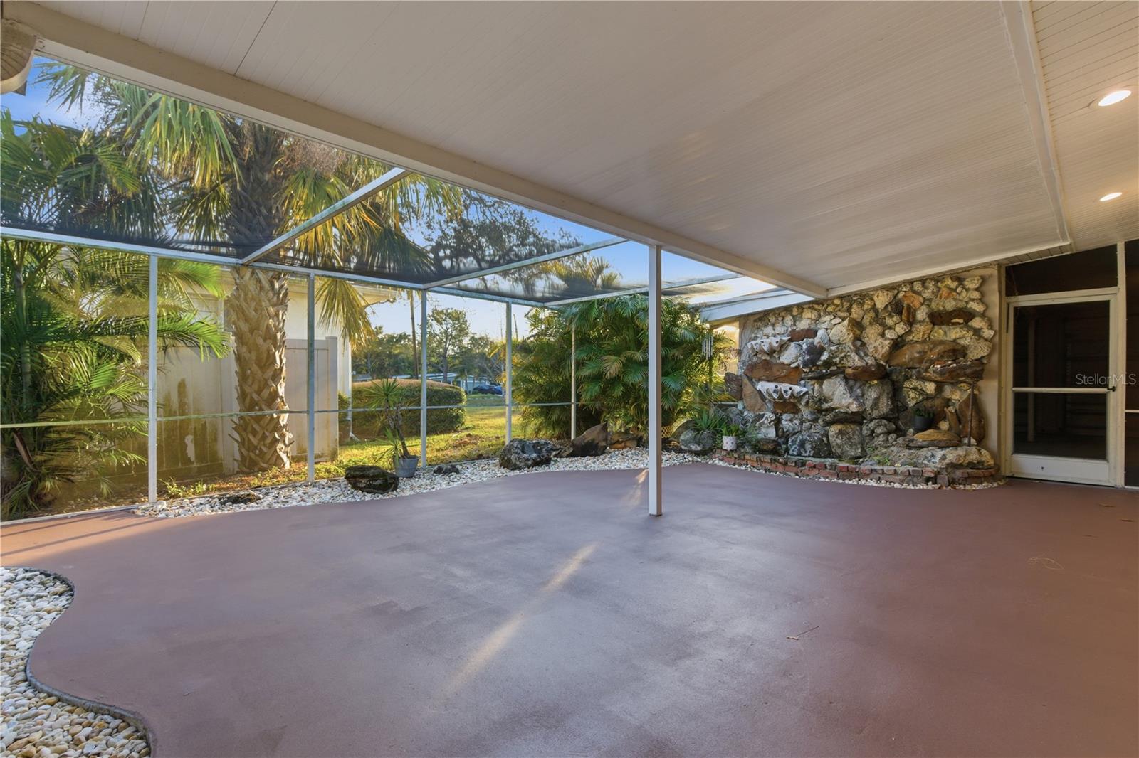 327 SUNNY LN, BELLEAIR, FL, 33756