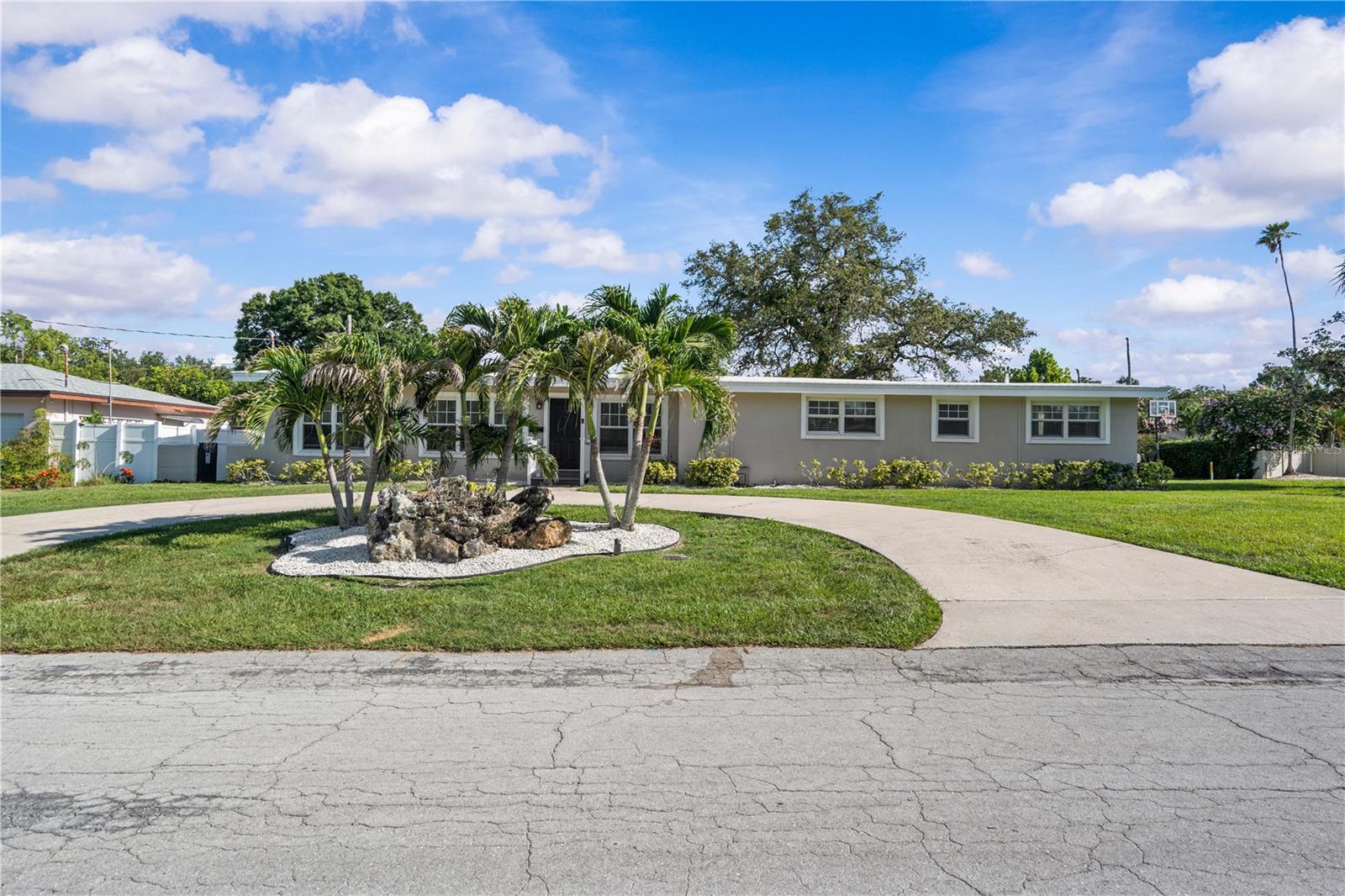 327 SUNNY LN, BELLEAIR, FL, 33756