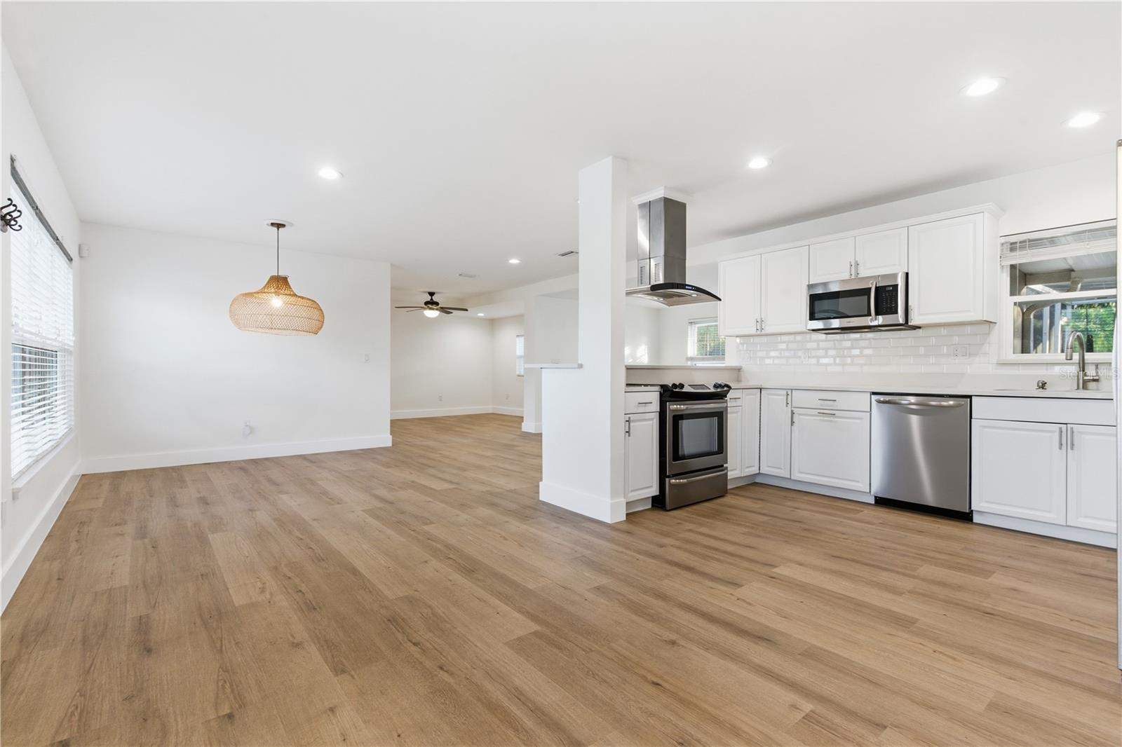 327 SUNNY LN, BELLEAIR, FL, 33756