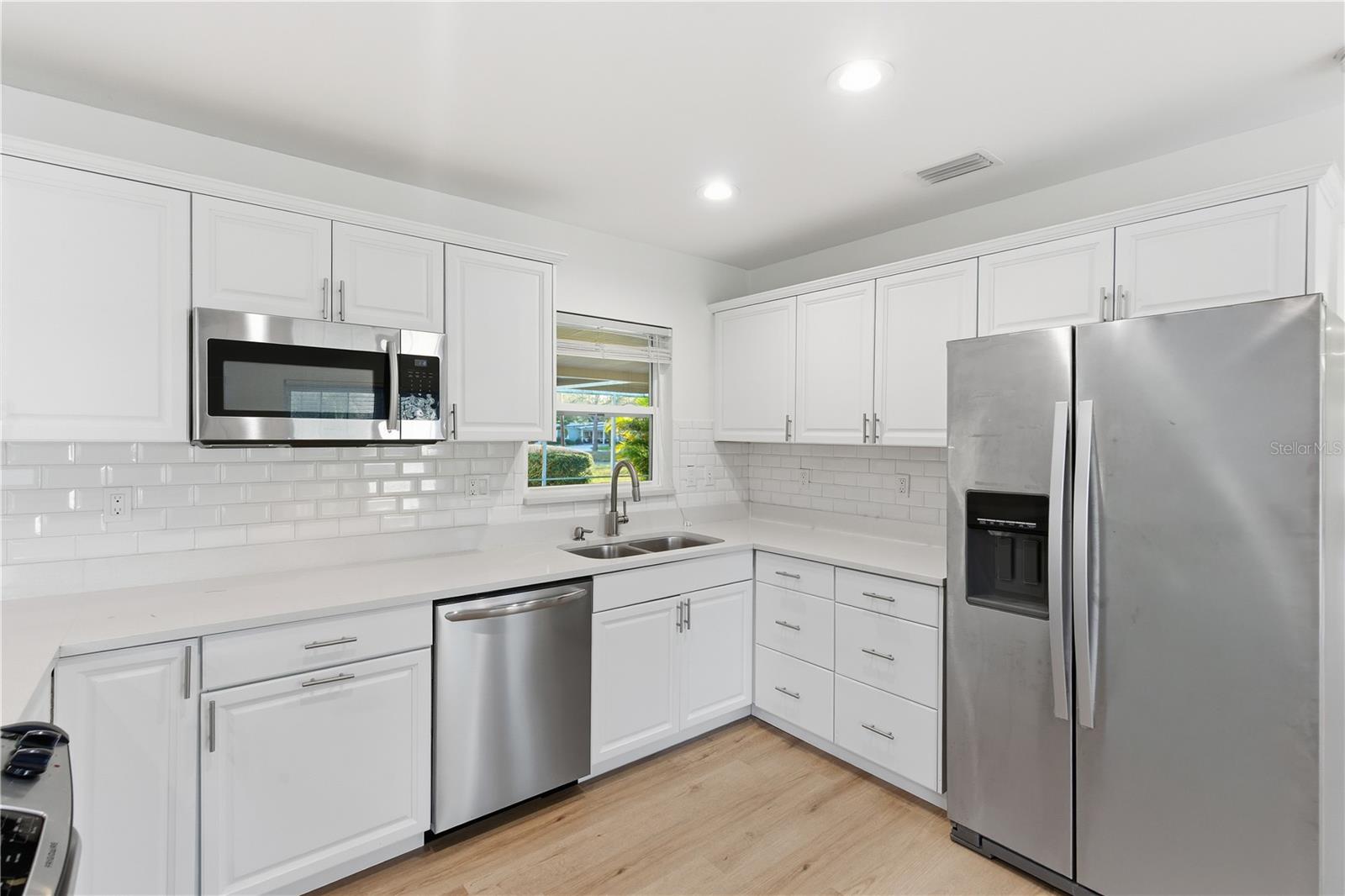 327 SUNNY LN, BELLEAIR, FL, 33756